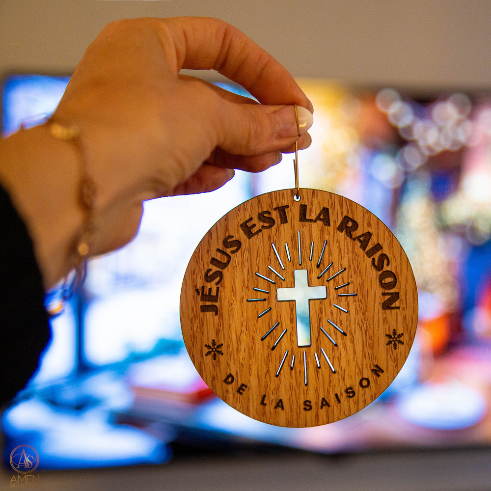 Boule de Noël en bois - Jésus est la raison de la saison