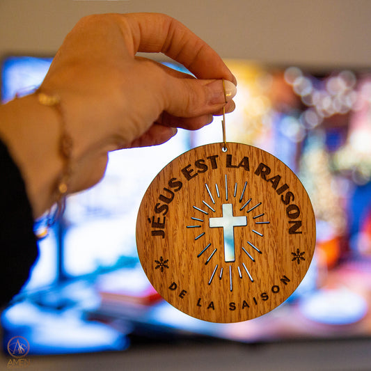 Boule de Noël en bois - Jésus est la raison de la saison