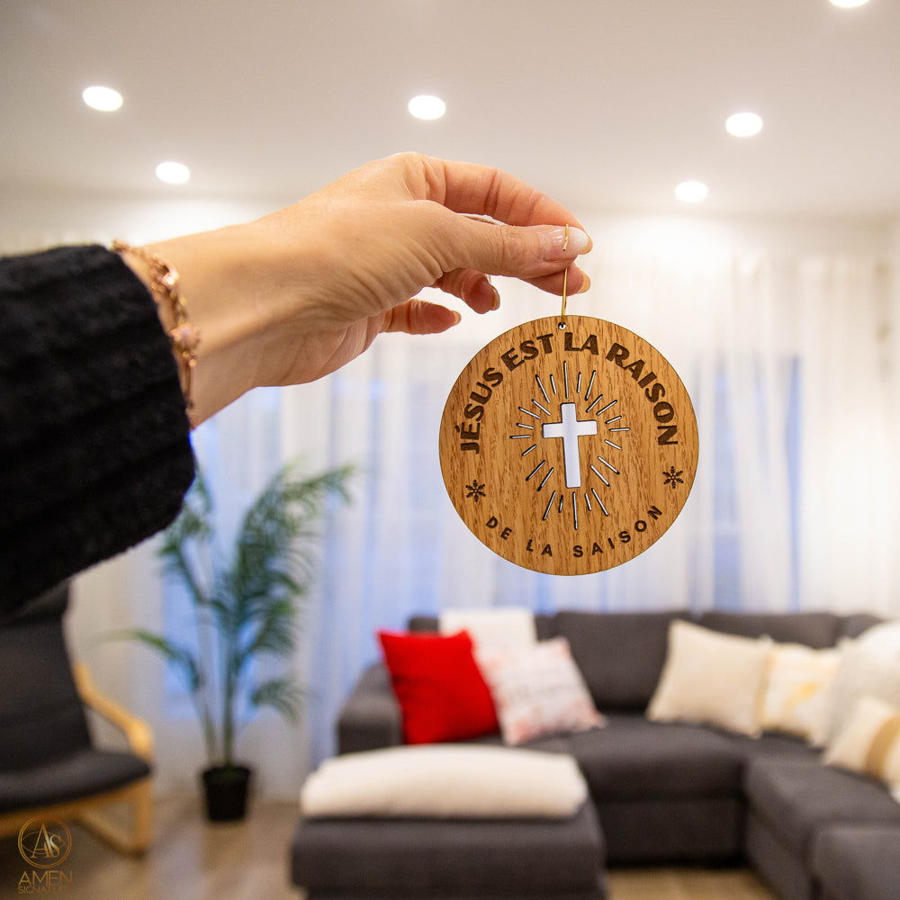 Boule de Noël en bois - Jésus est la raison de la saison